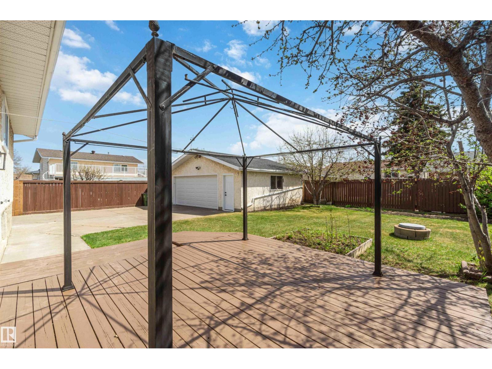 10207 165 AV NW, Edmonton