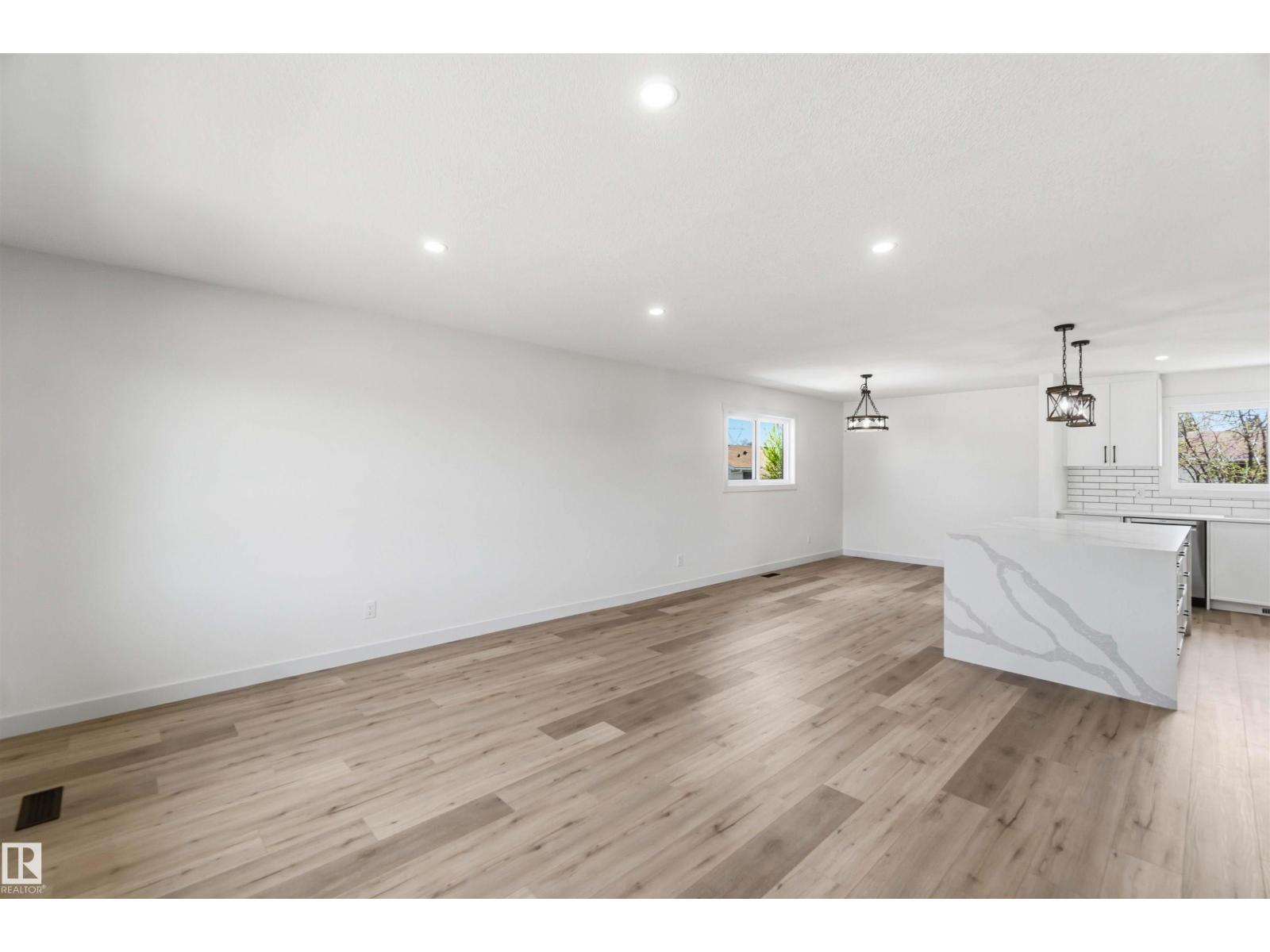 10207 165 AV NW, Edmonton