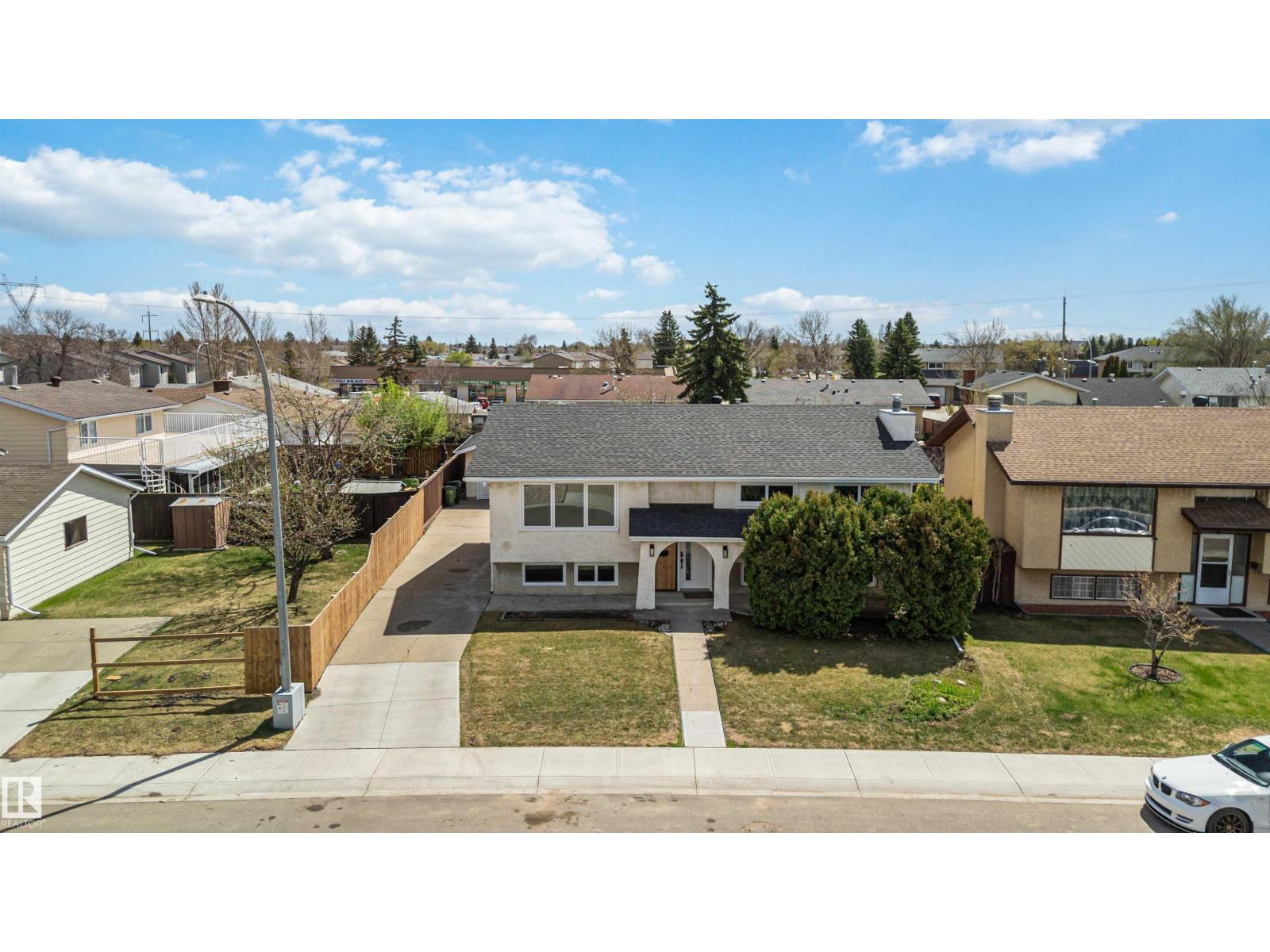 10207 165 AV NW, Edmonton