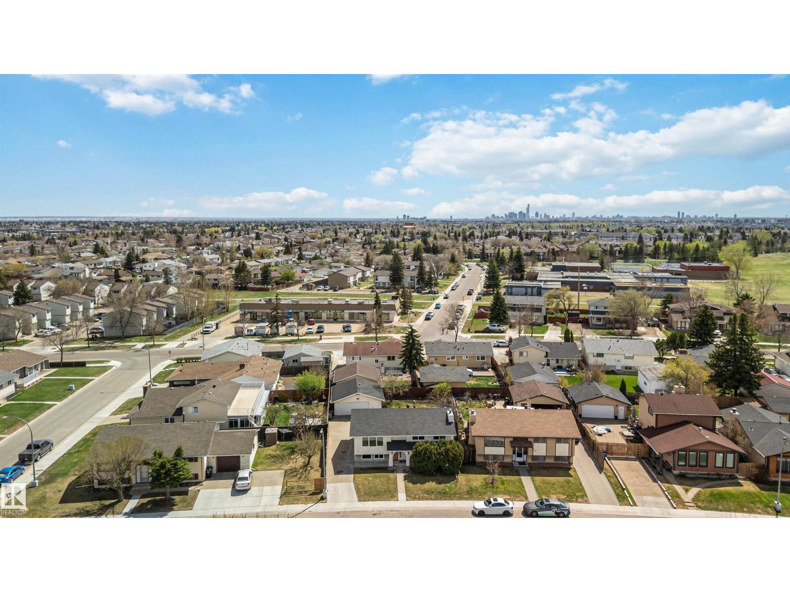 10207 165 AV NW, Edmonton