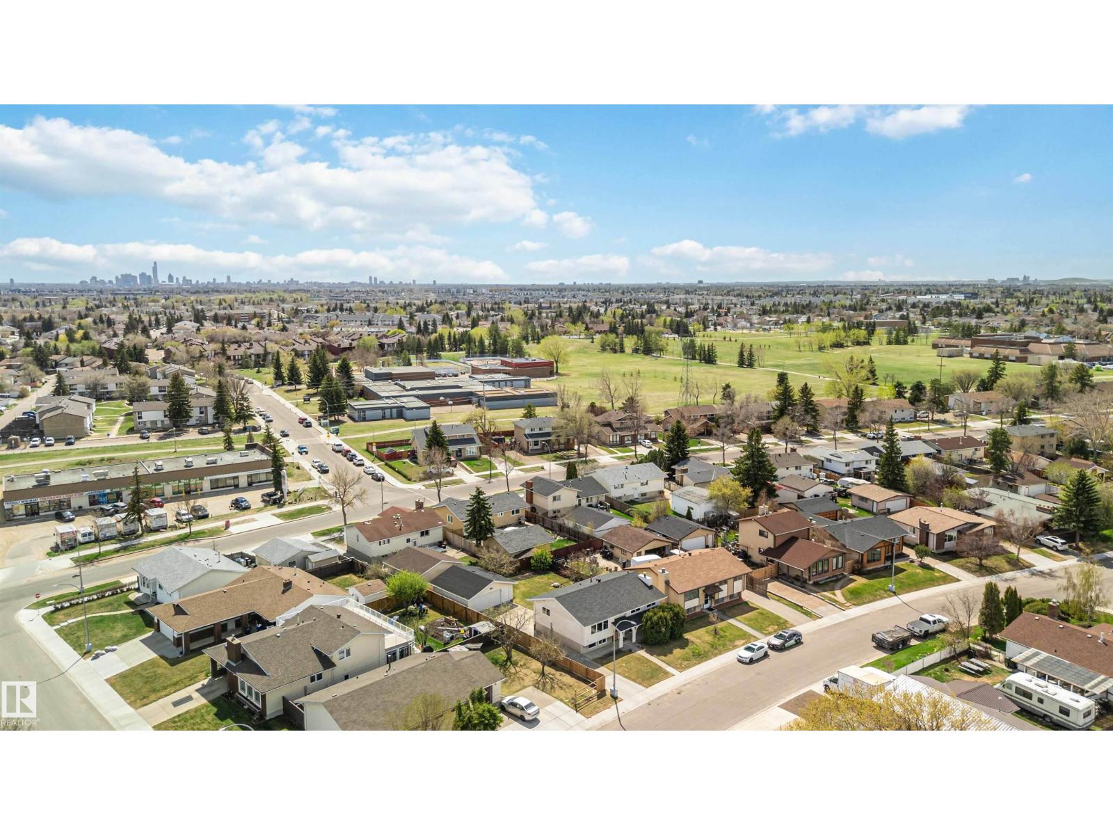 10207 165 AV NW, Edmonton