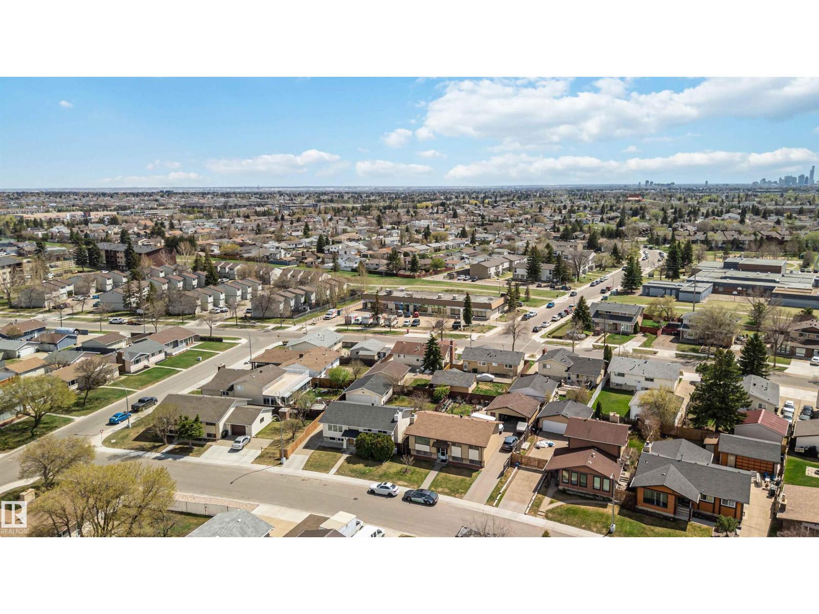 10207 165 AV NW, Edmonton