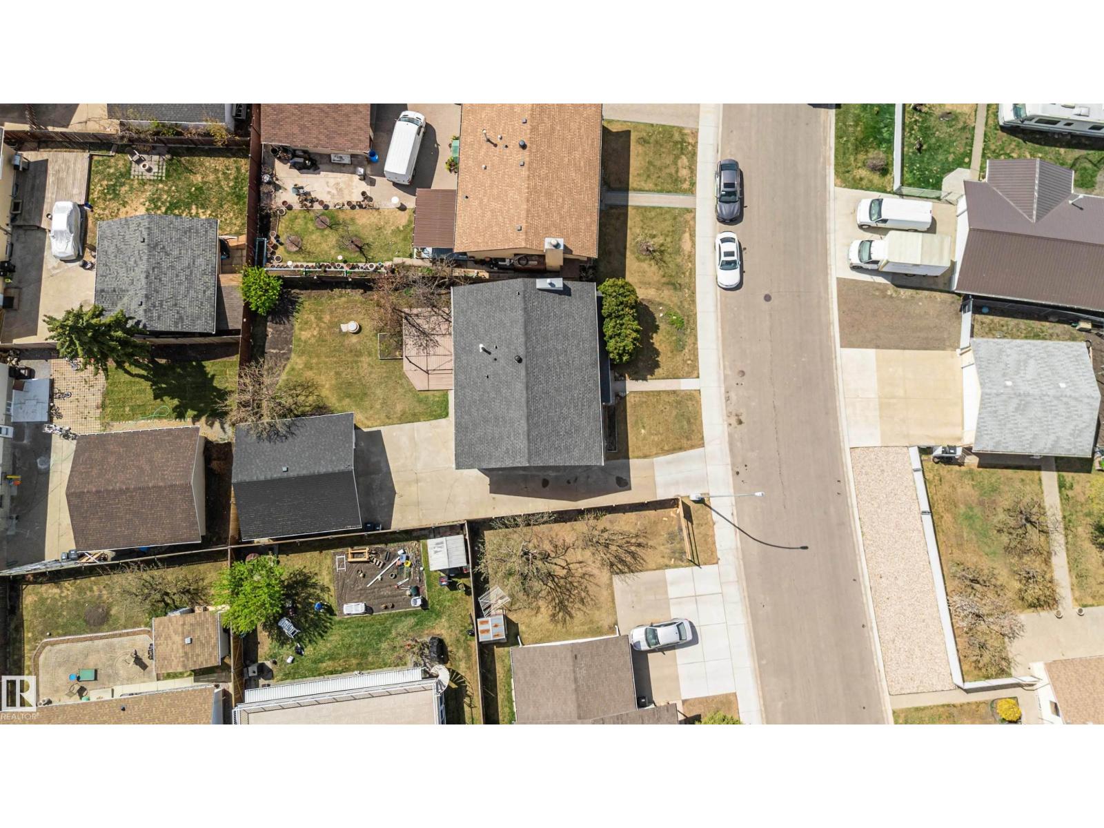 10207 165 AV NW, Edmonton
