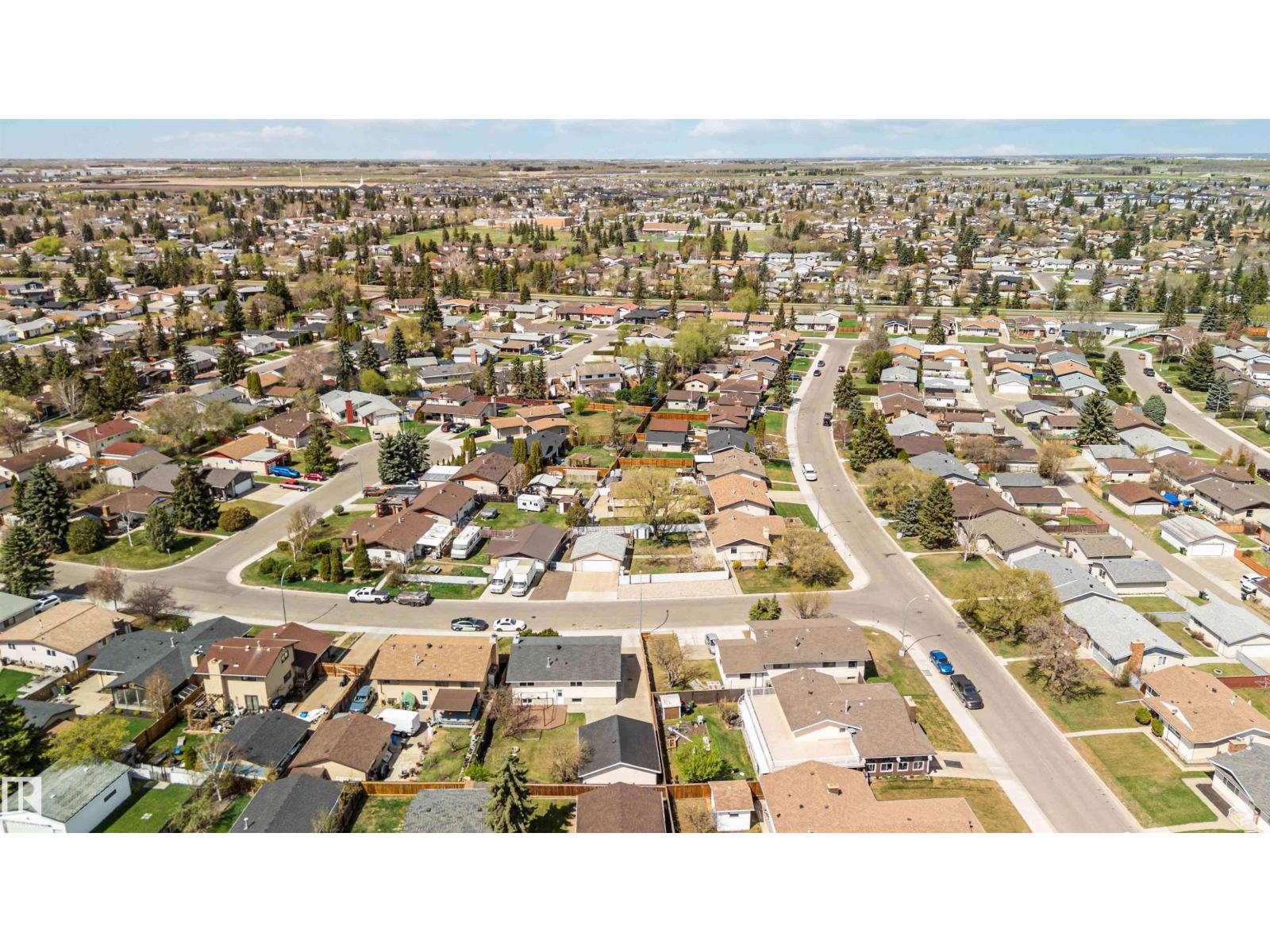 10207 165 AV NW, Edmonton