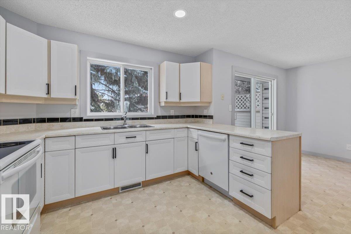 #31 9935 167 ST NW, Edmonton
