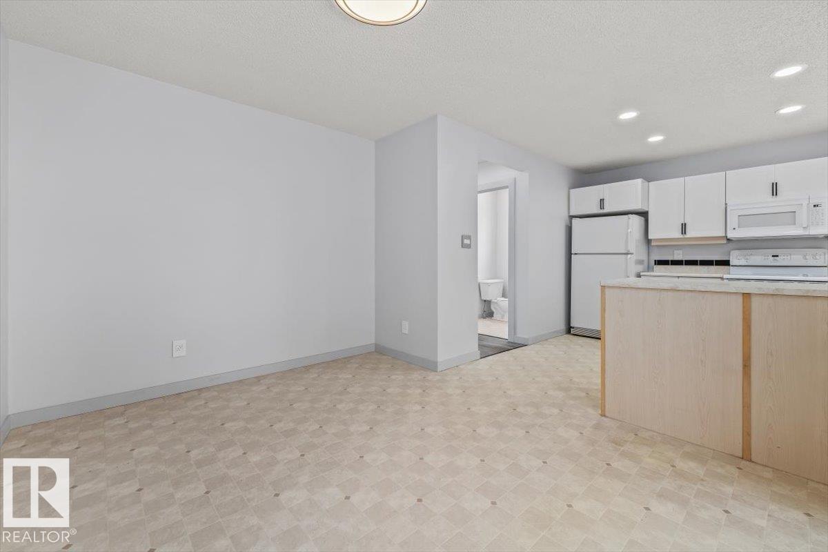 #31 9935 167 ST NW, Edmonton