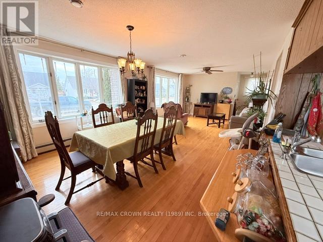 72 DOMINION AVENUE - 22