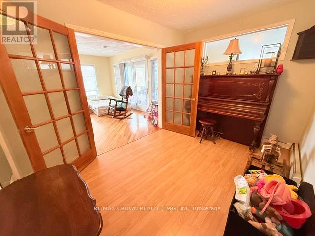 72 DOMINION AVENUE - 32