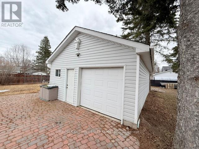 72 DOMINION AVENUE - 4