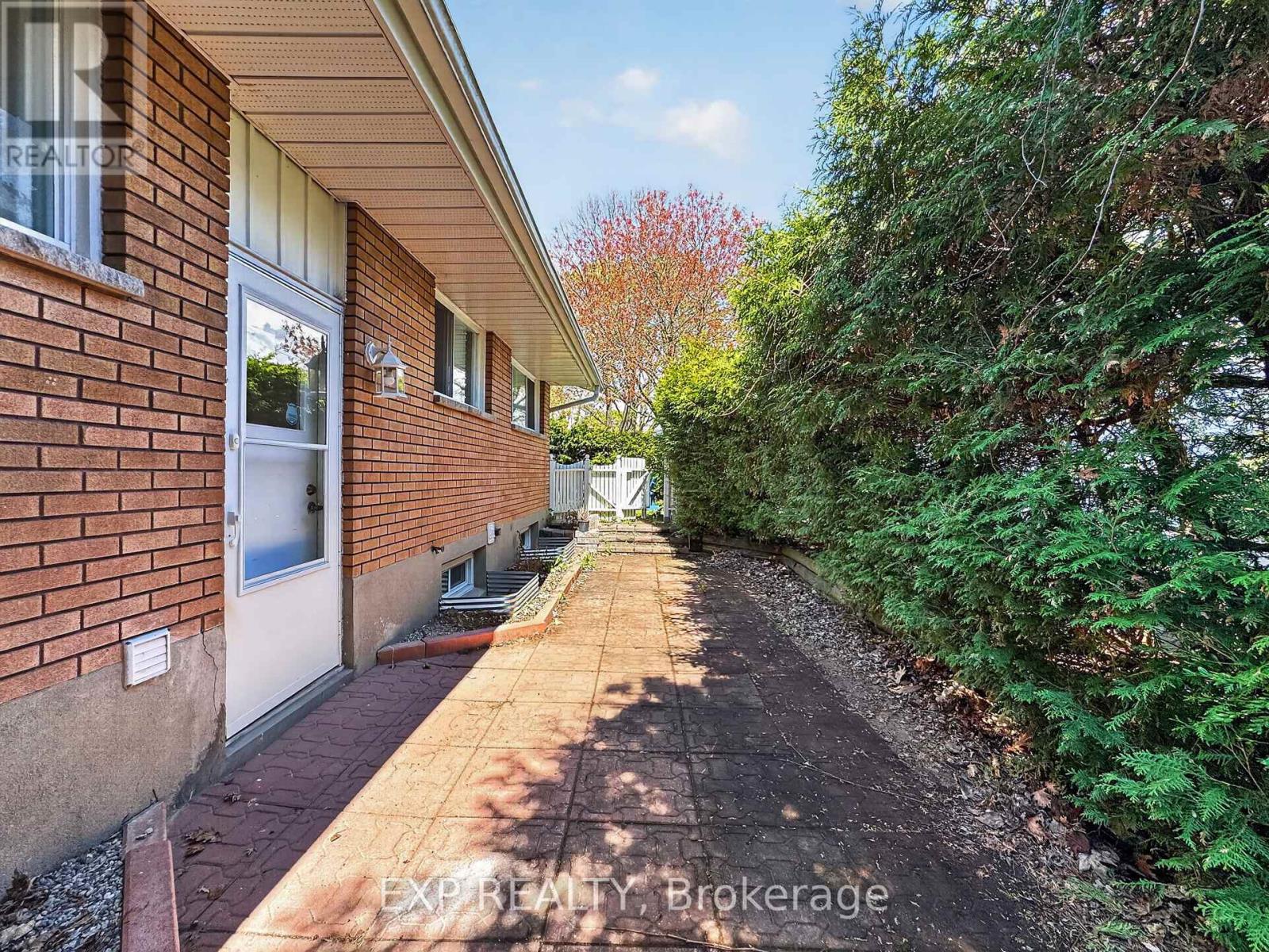 728 FIELDING DRIVE - 23
