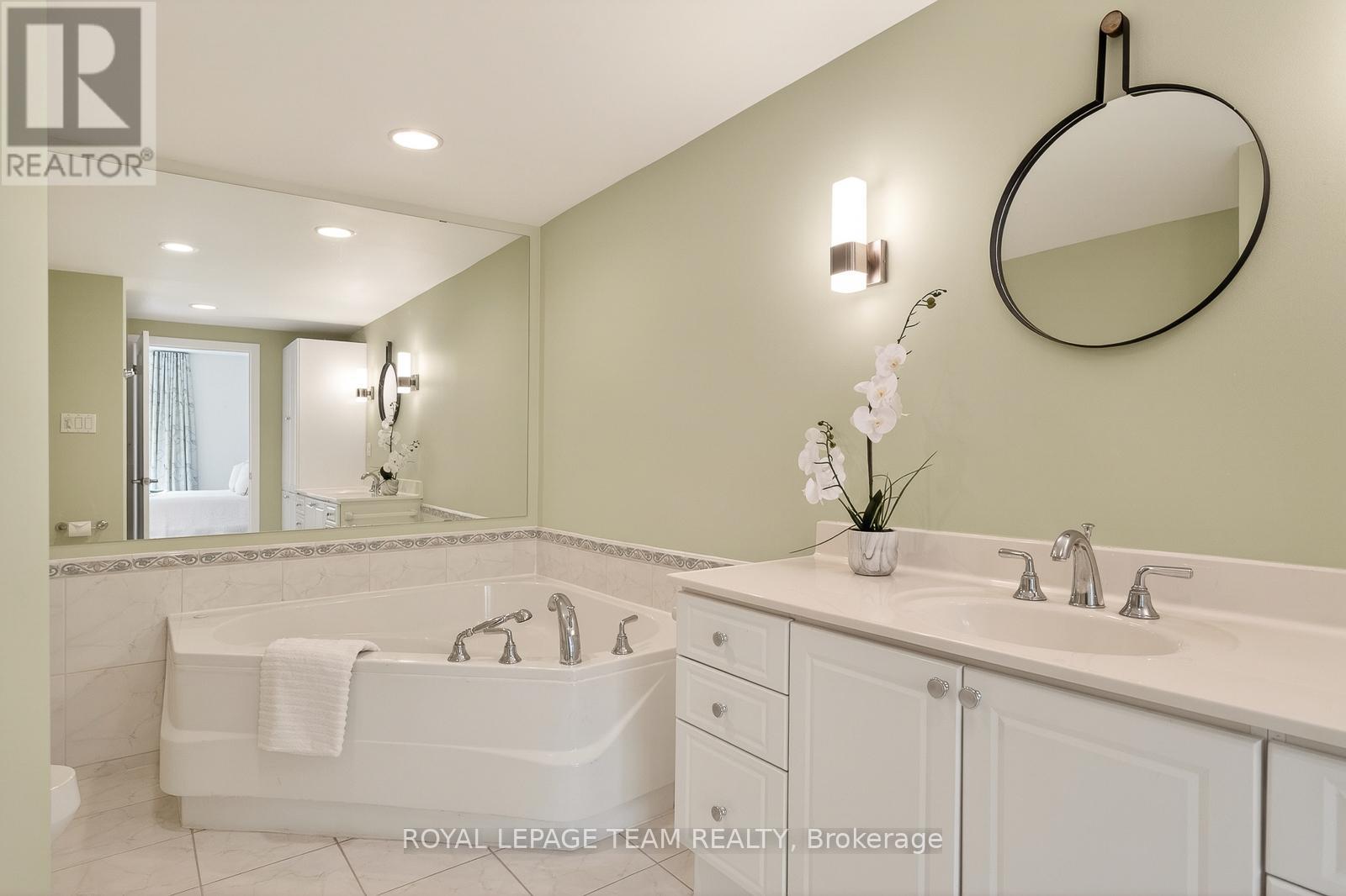 164 DUFFERIN ROAD - 24