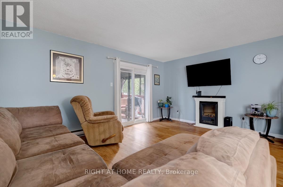 951 LAWRENCE STREET - 6