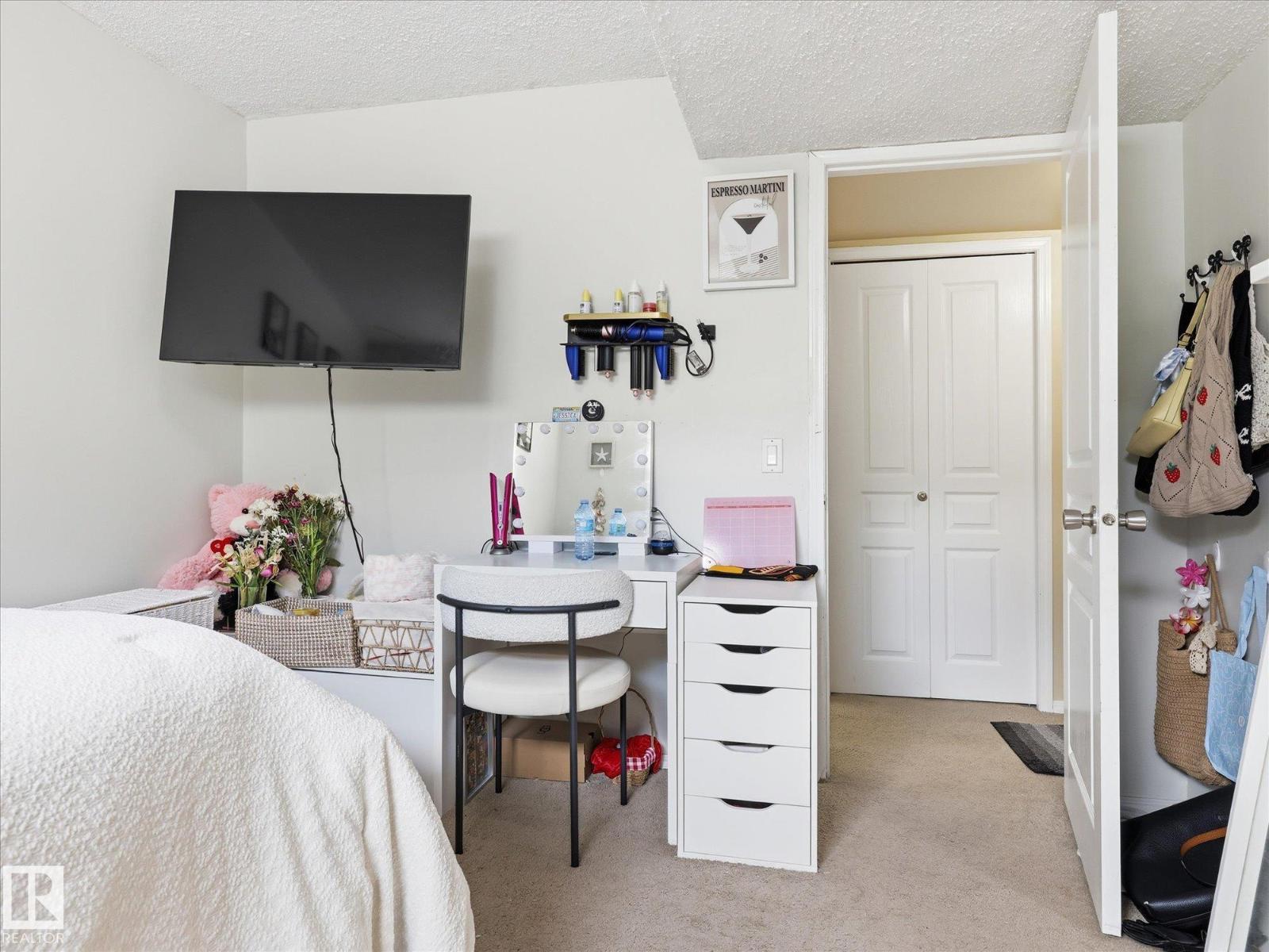 15135 43 ST NW NW, Edmonton