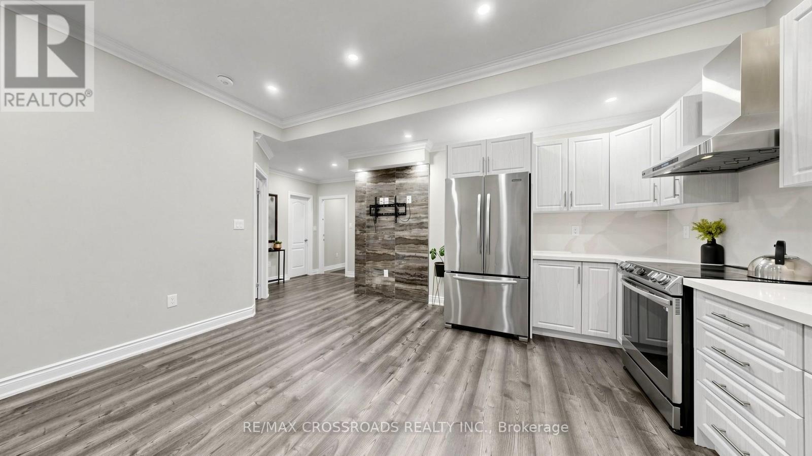 378 MALBOEUF COURT - 39