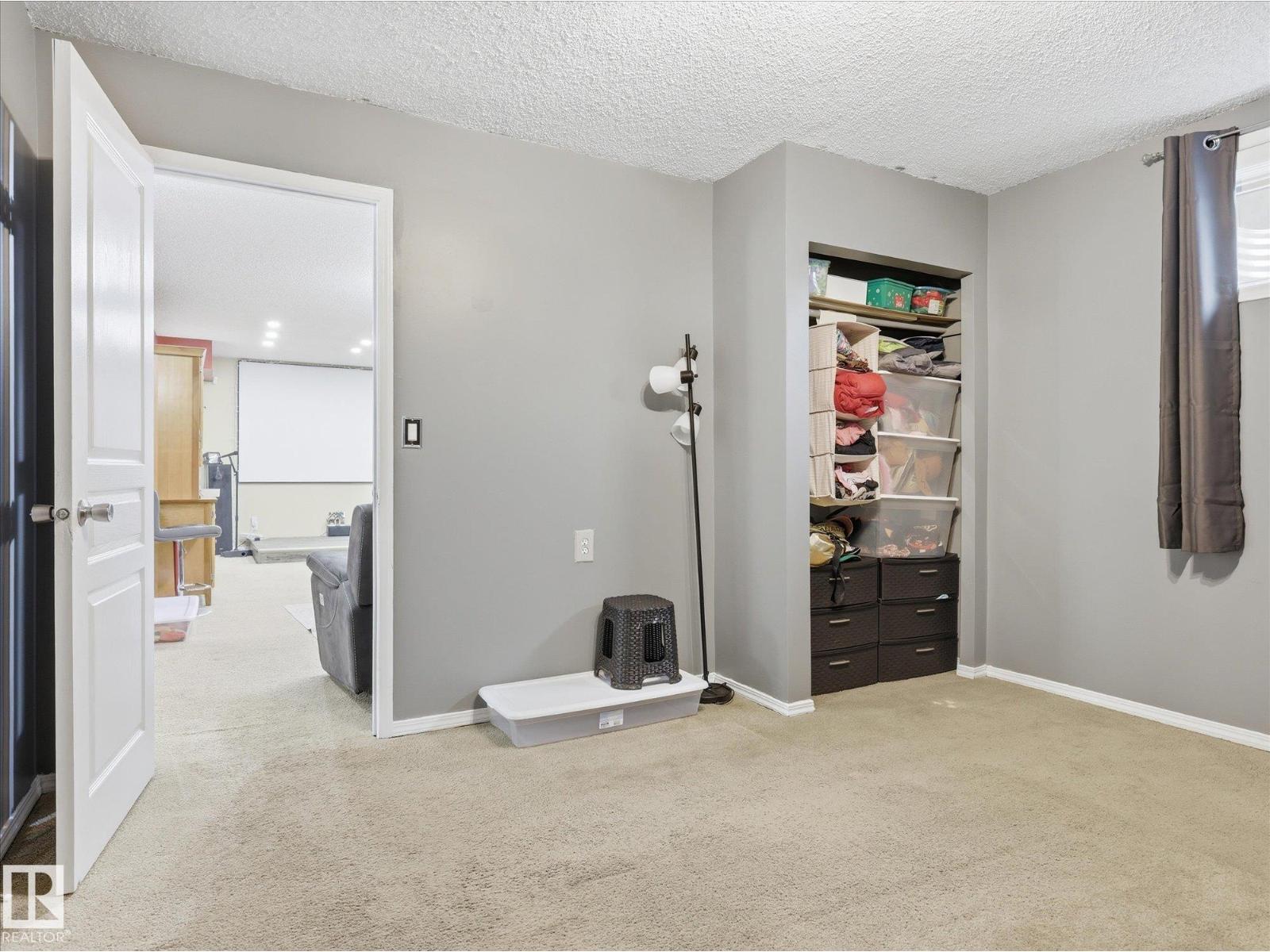 15135 43 ST NW NW, Edmonton