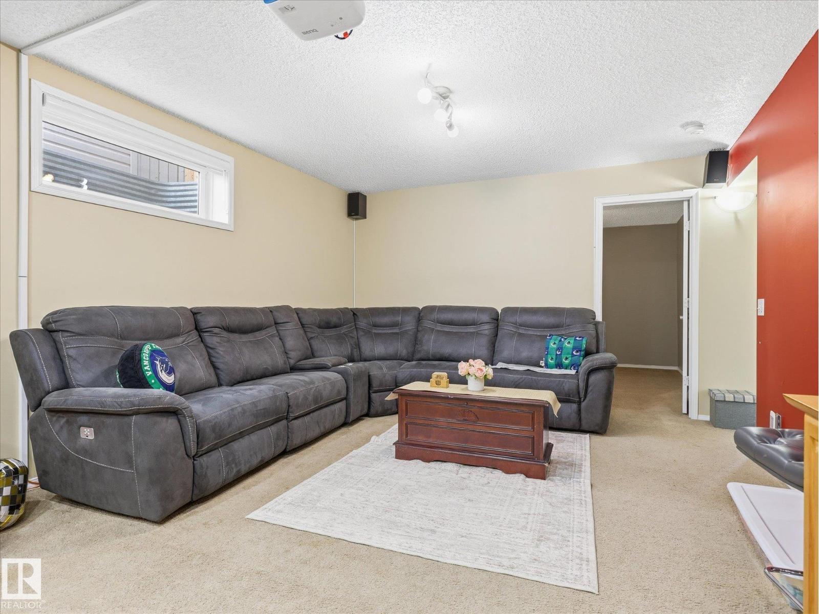 15135 43 ST NW NW, Edmonton