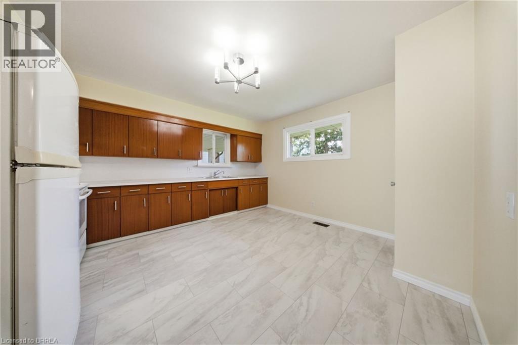 401 NELSON Street, Brantford, Ontario, N3S4E9 — Photo 9