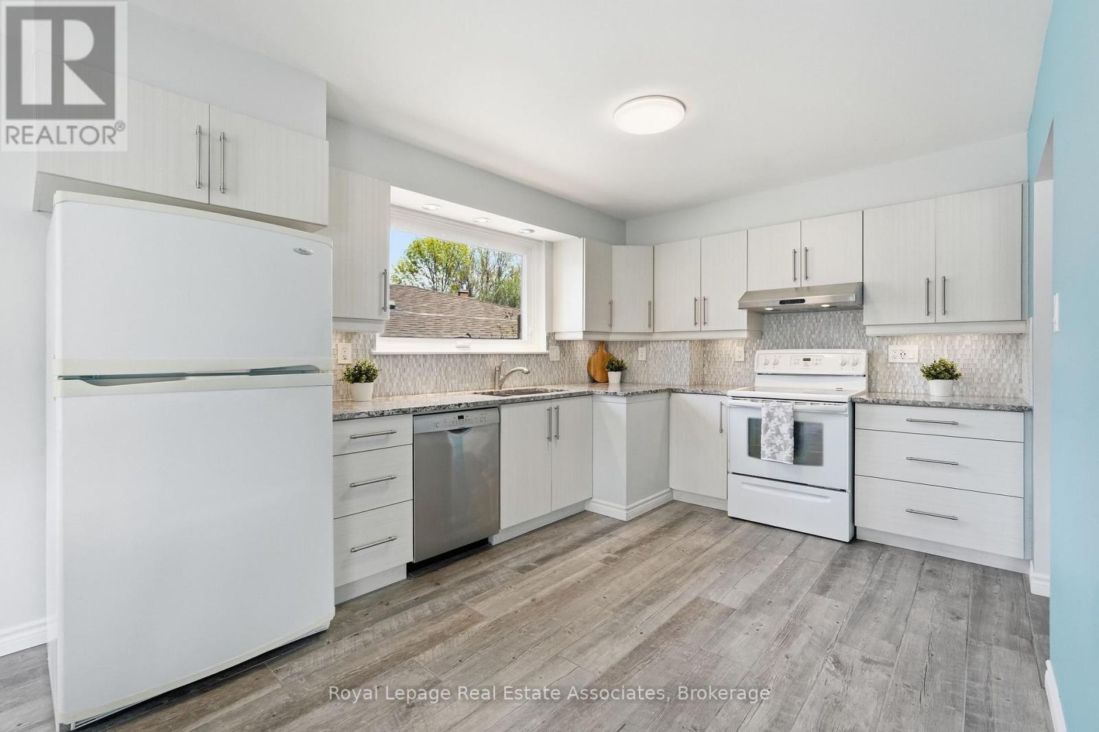 13 FERNDALE CRESCENT - 13