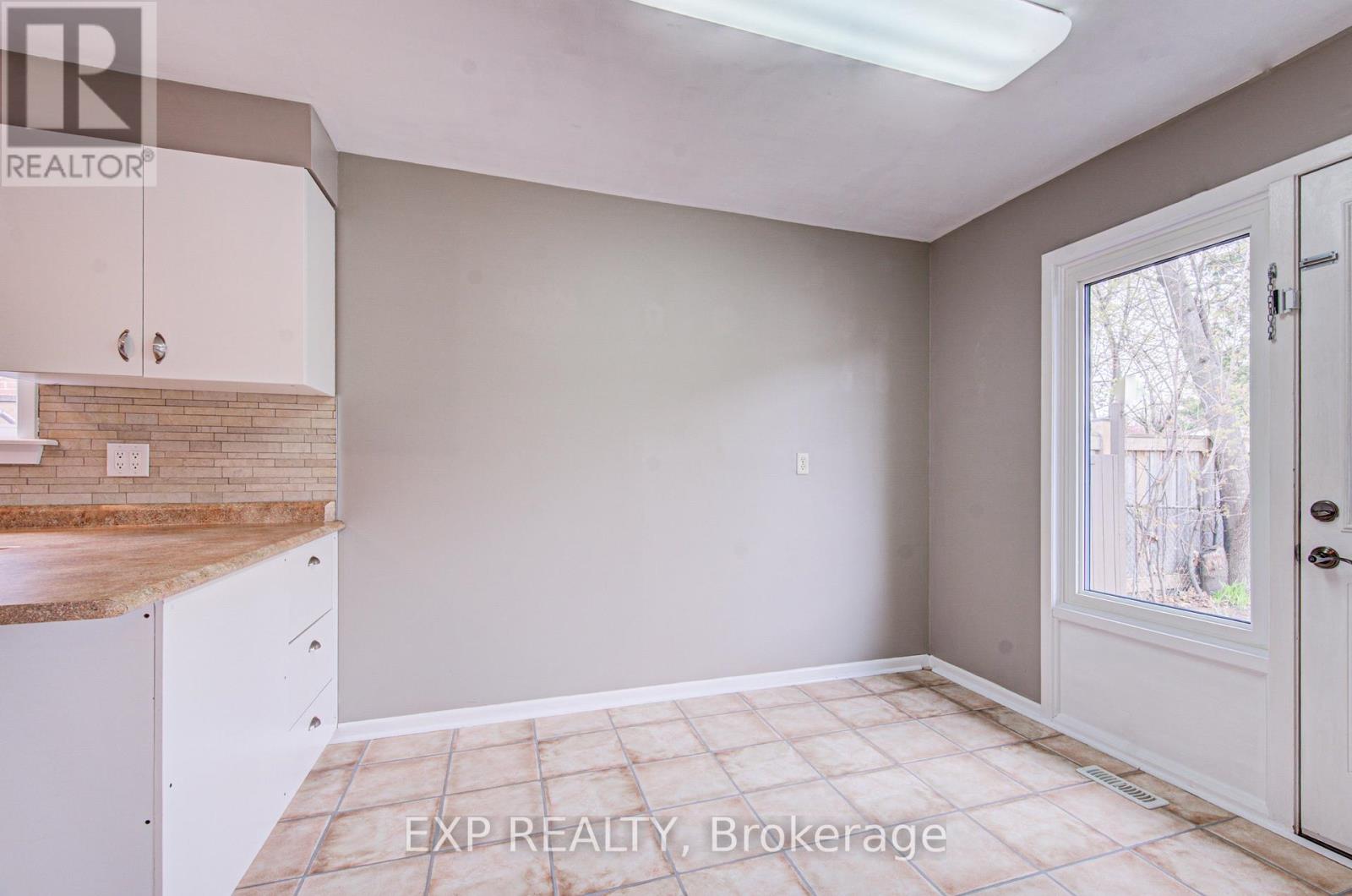 8 SANFORD CRESCENT - 10