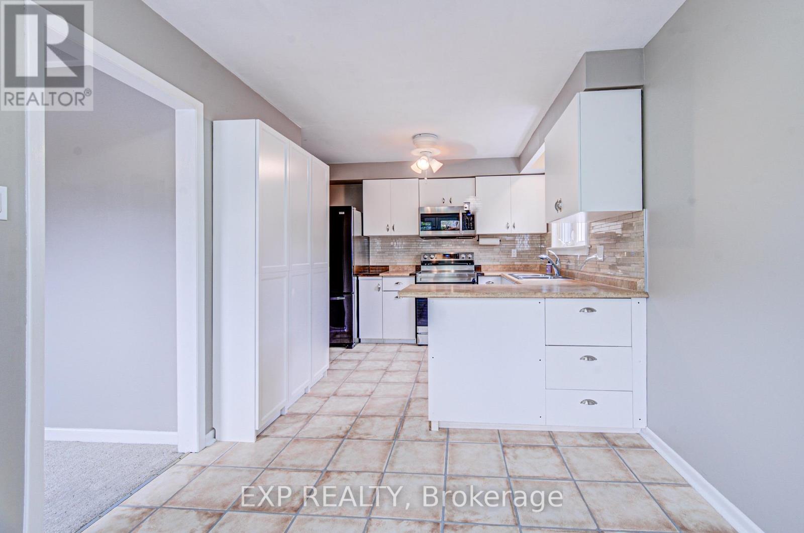 8 SANFORD CRESCENT - 11