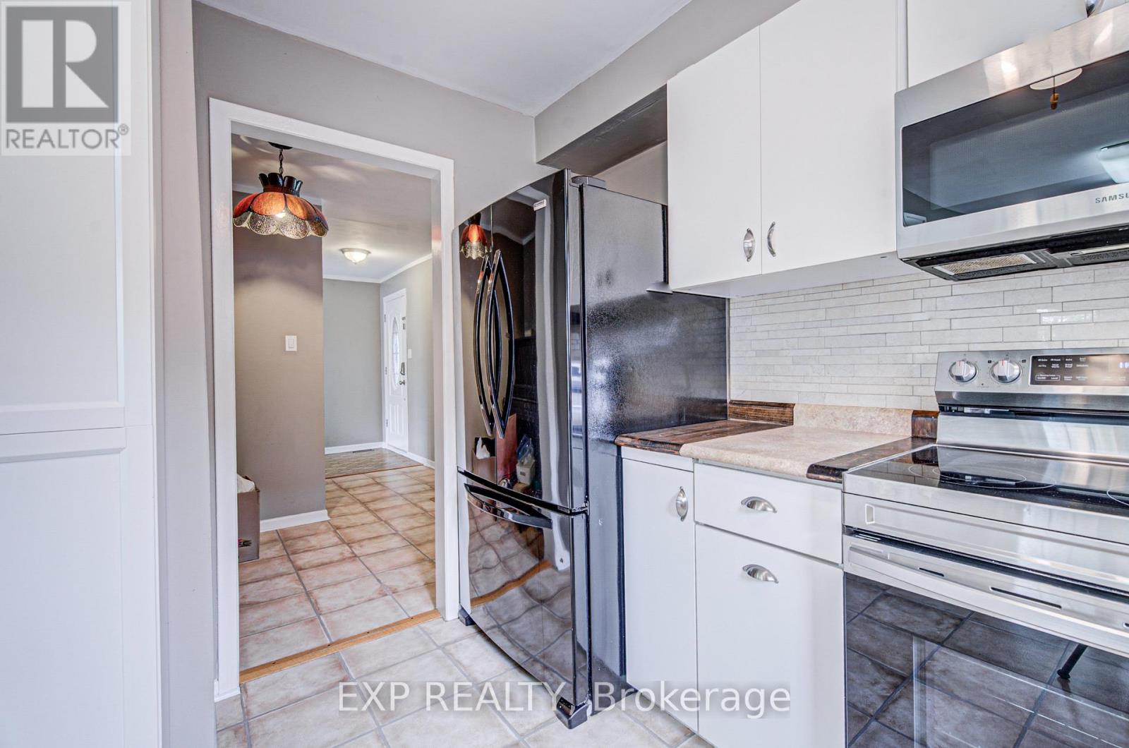 8 SANFORD CRESCENT - 14