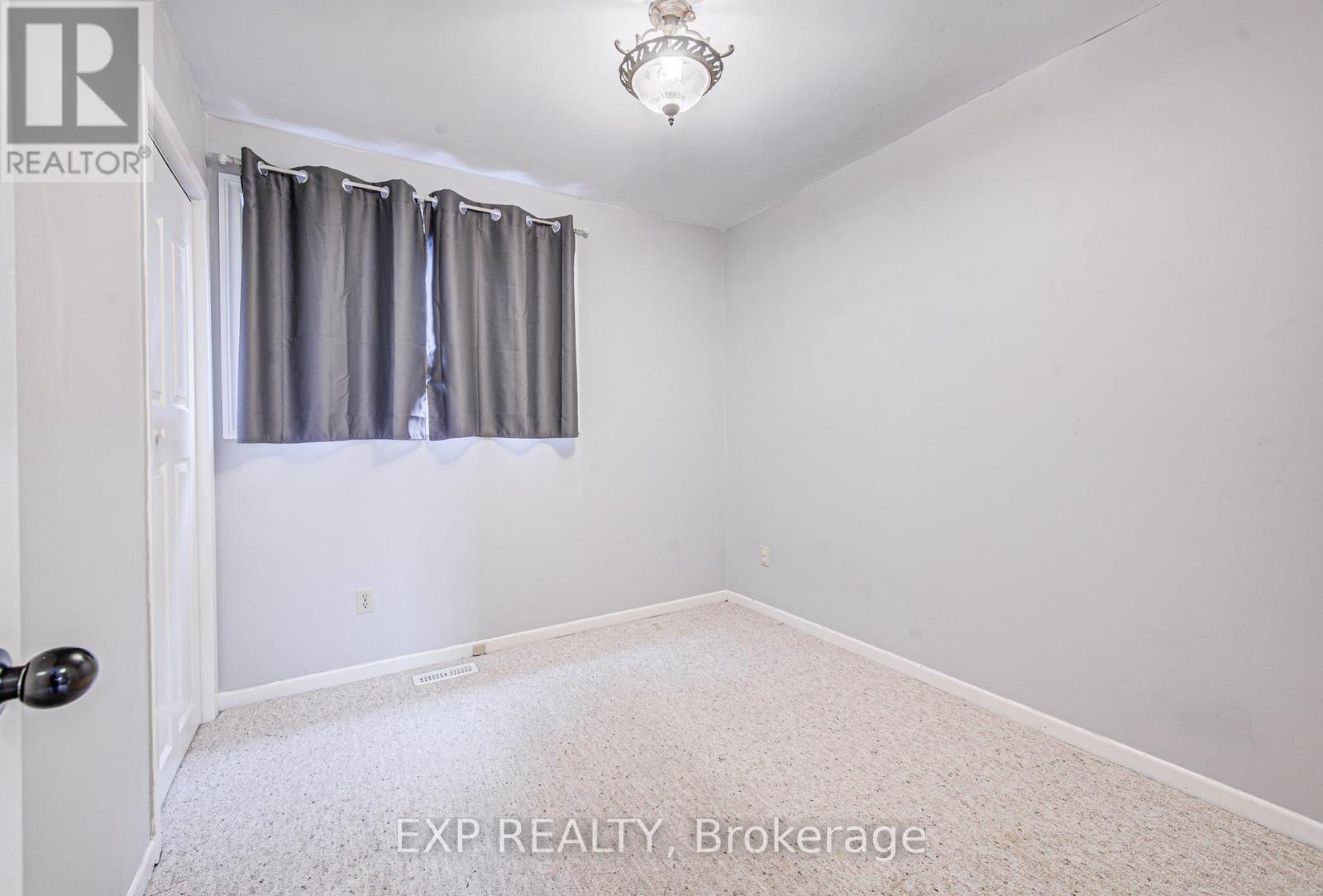 8 SANFORD CRESCENT - 20