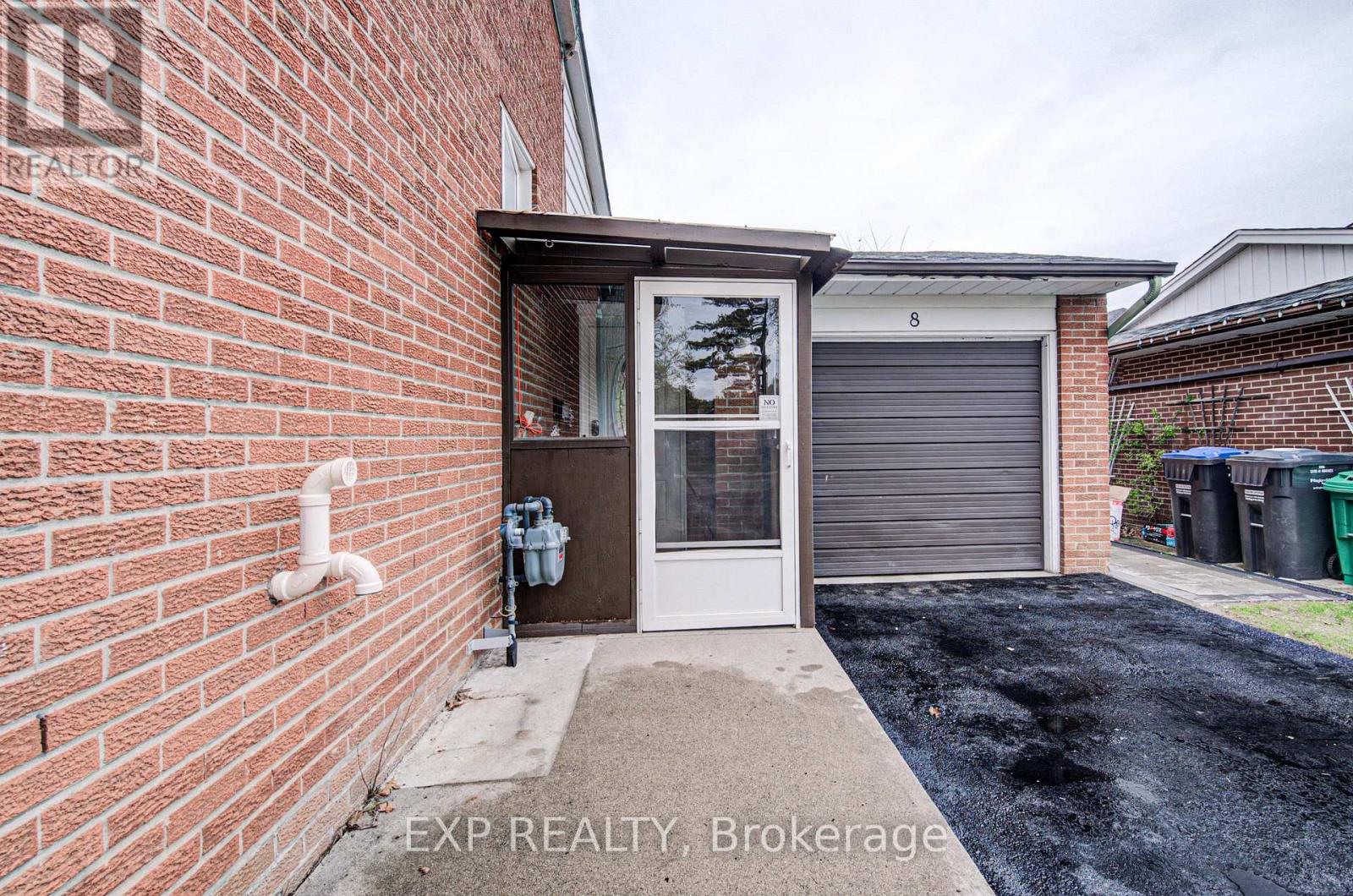 8 SANFORD CRESCENT - 3
