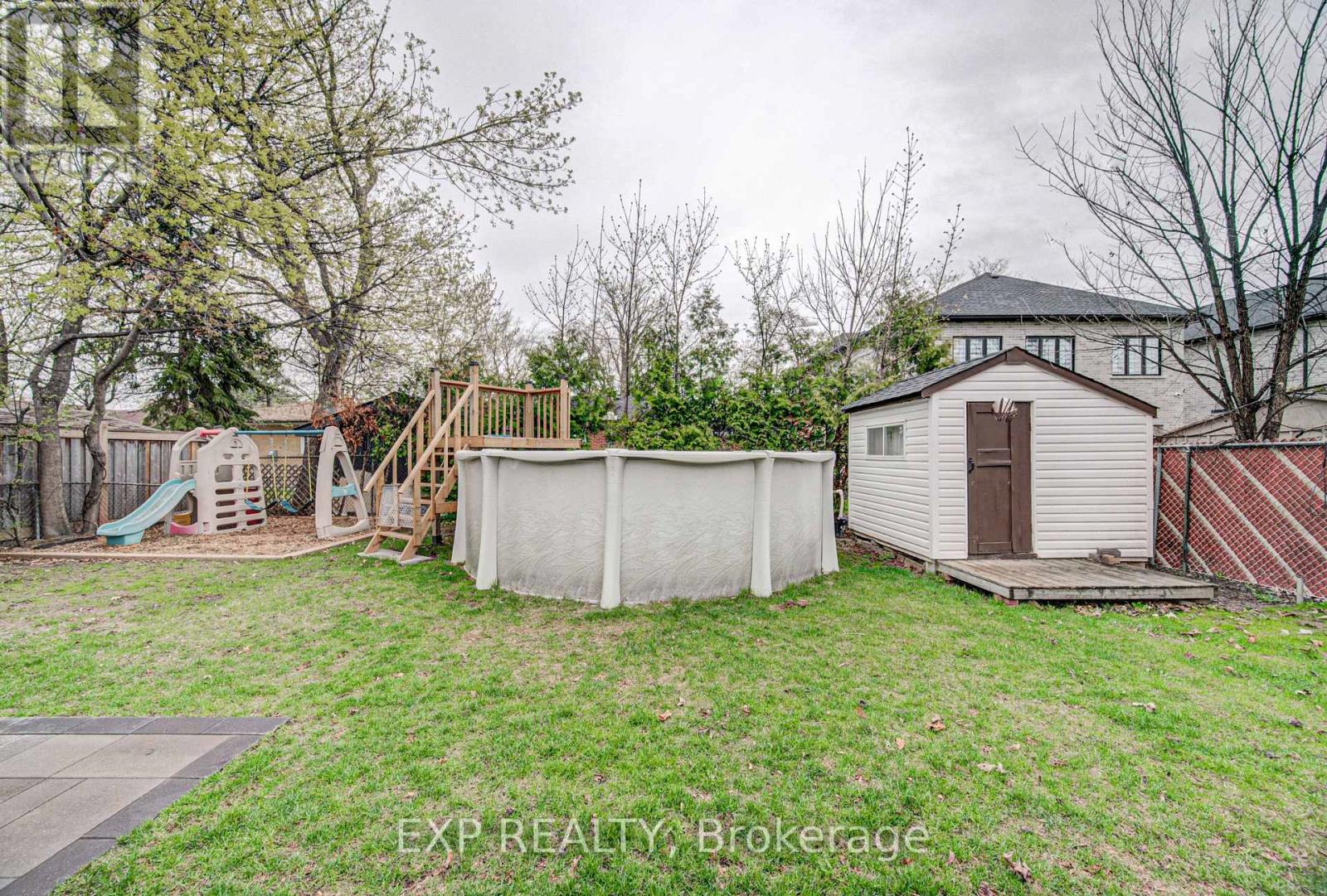 8 SANFORD CRESCENT - 36