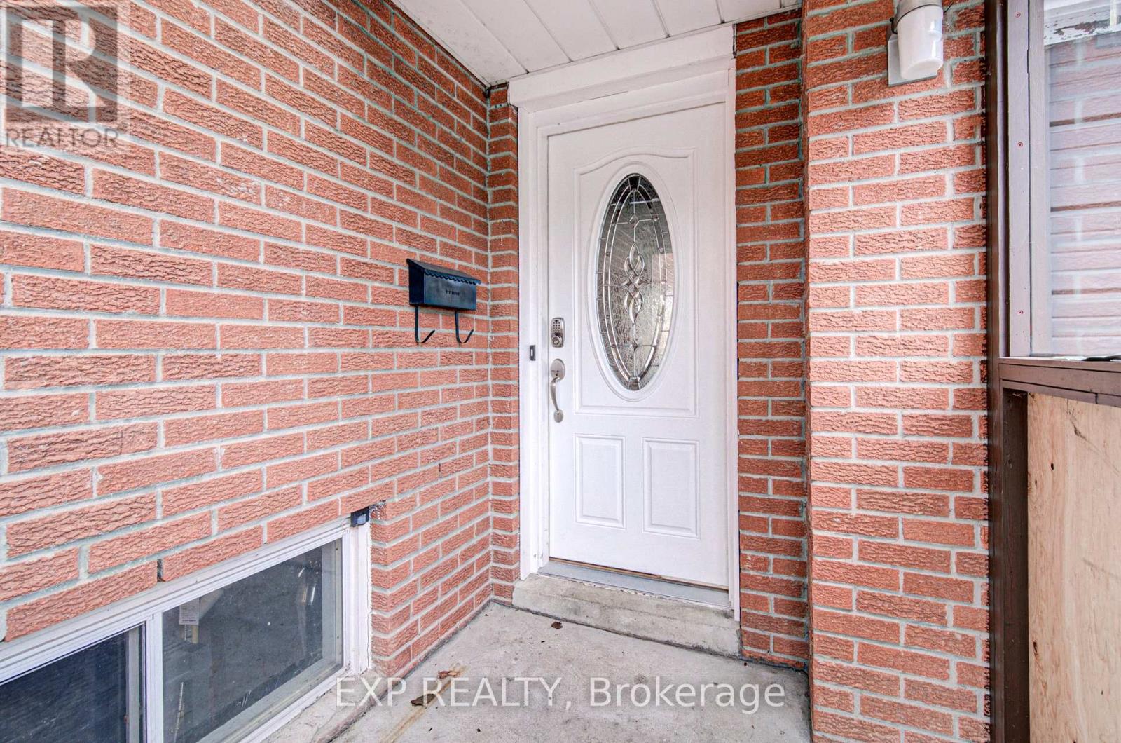 8 SANFORD CRESCENT - 4
