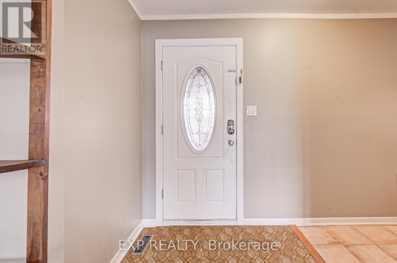 8 SANFORD CRESCENT - 5