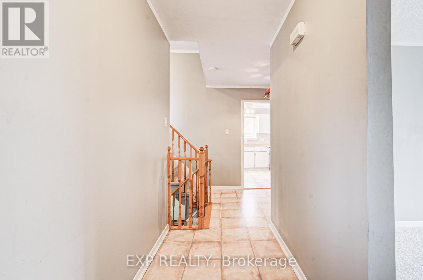 8 SANFORD CRESCENT - 6