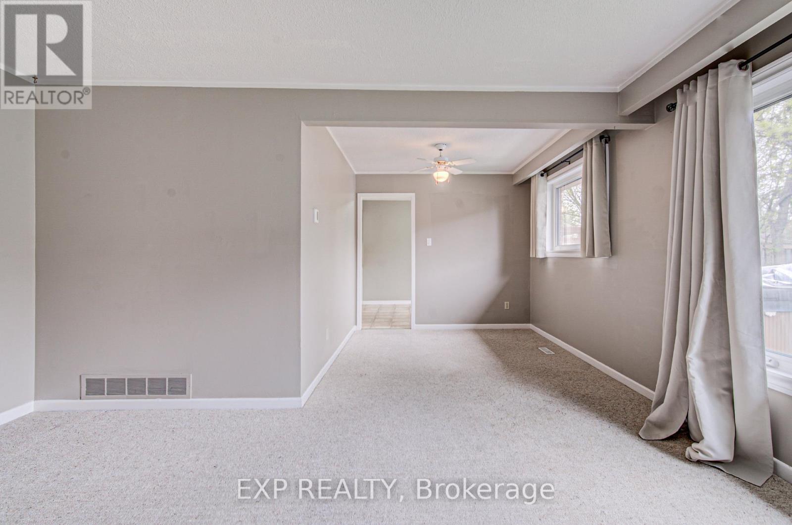 8 SANFORD CRESCENT - 8