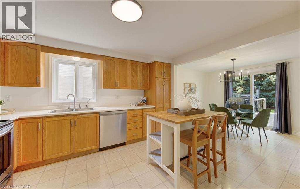 3 MARLIS Crescent, Kitchener, Ontario, N2E3K6 — Photo 12