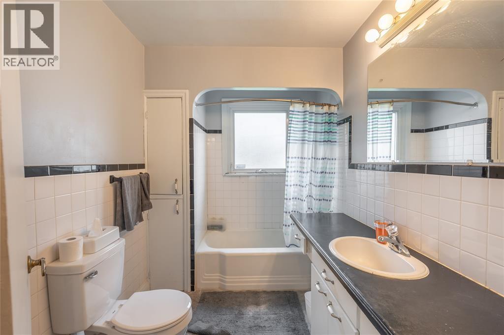 826 LYNWOOD AVENUE - 11
