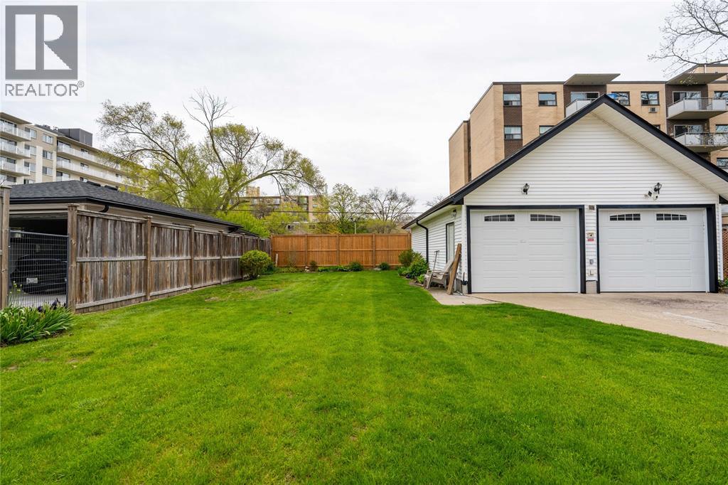 826 LYNWOOD AVENUE - 25