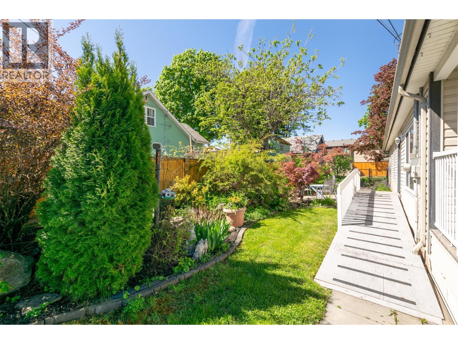 111 1 Street SE - 33
