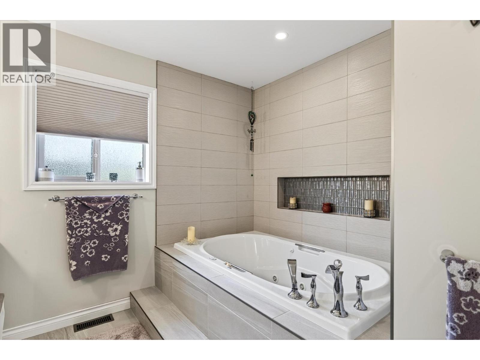 1544 Woodridge Road, Kelowna