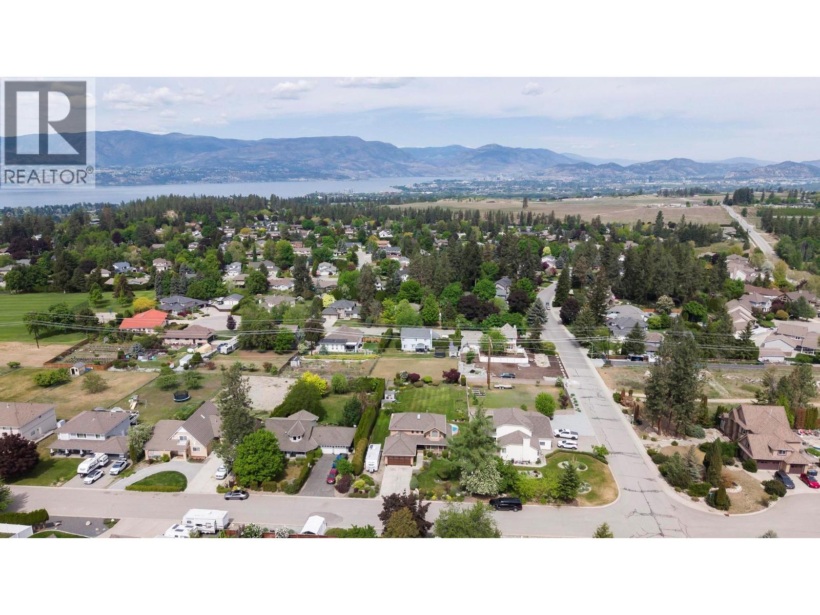 1544 Woodridge Road, Kelowna