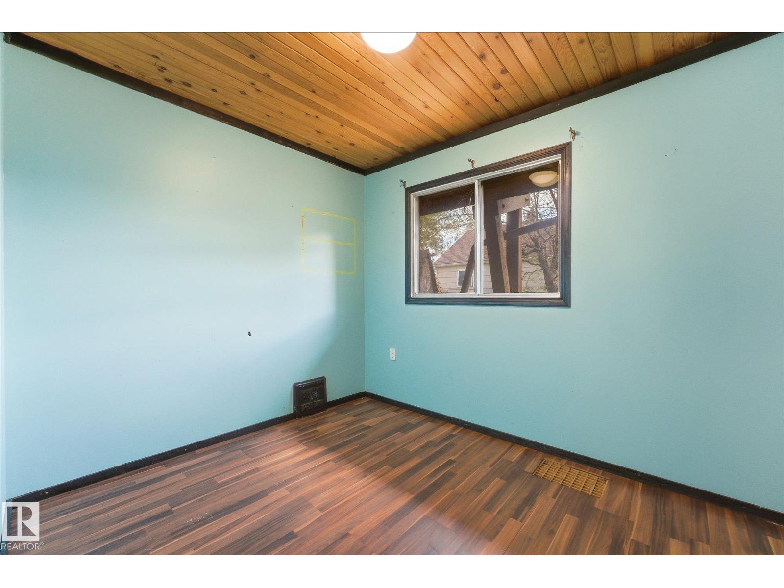 12216 60 ST NW, Edmonton