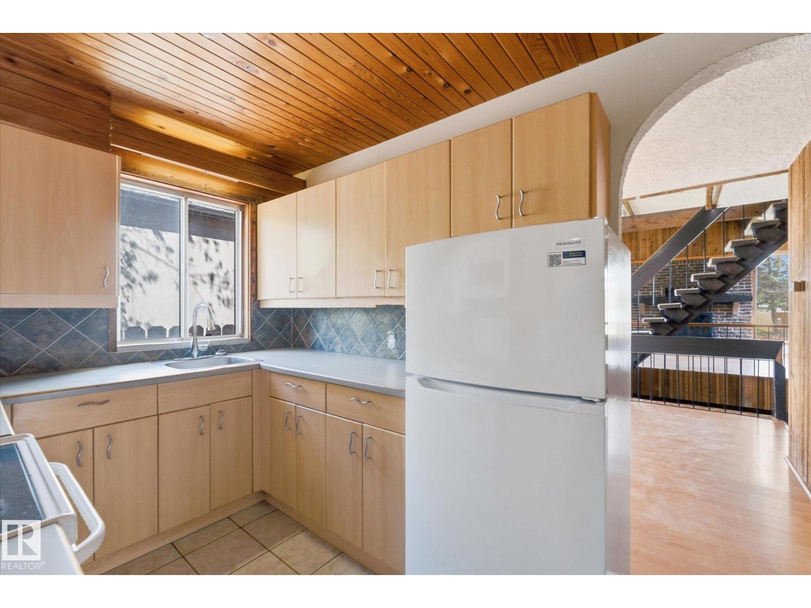 12216 60 ST NW, Edmonton