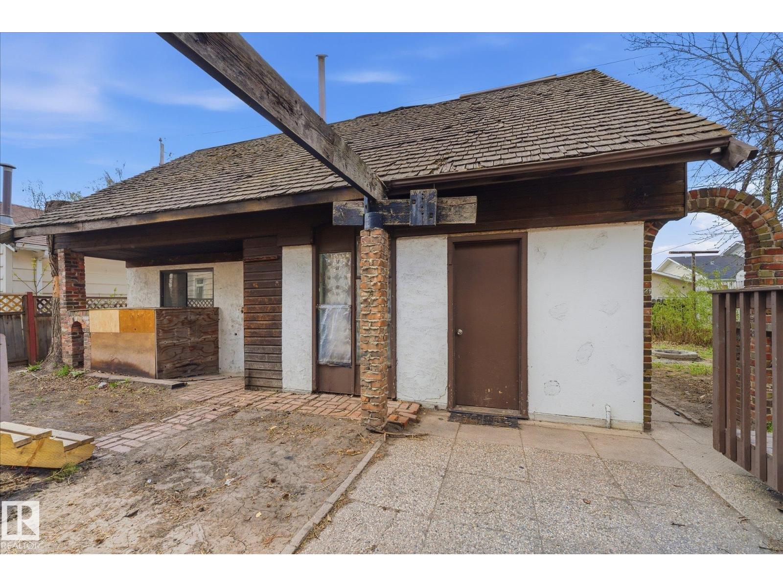 12216 60 ST NW, Edmonton