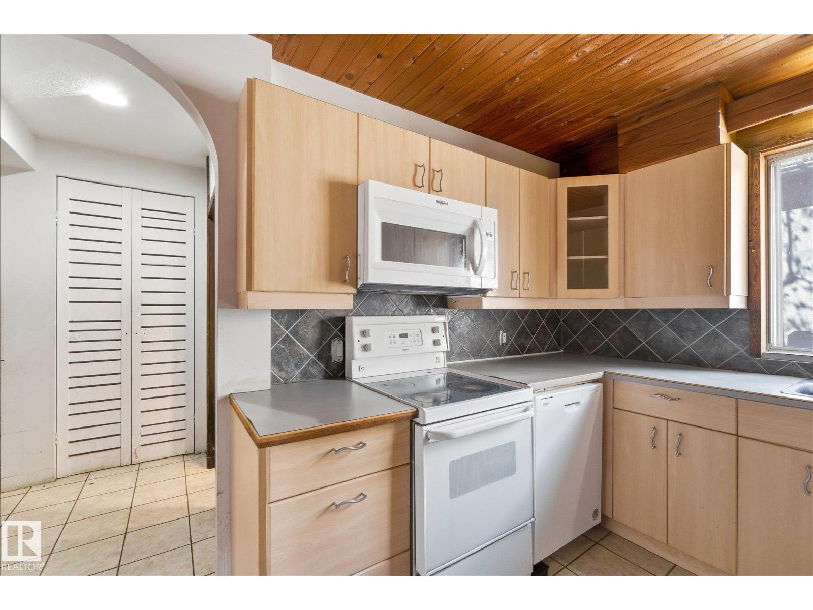 12216 60 ST NW, Edmonton