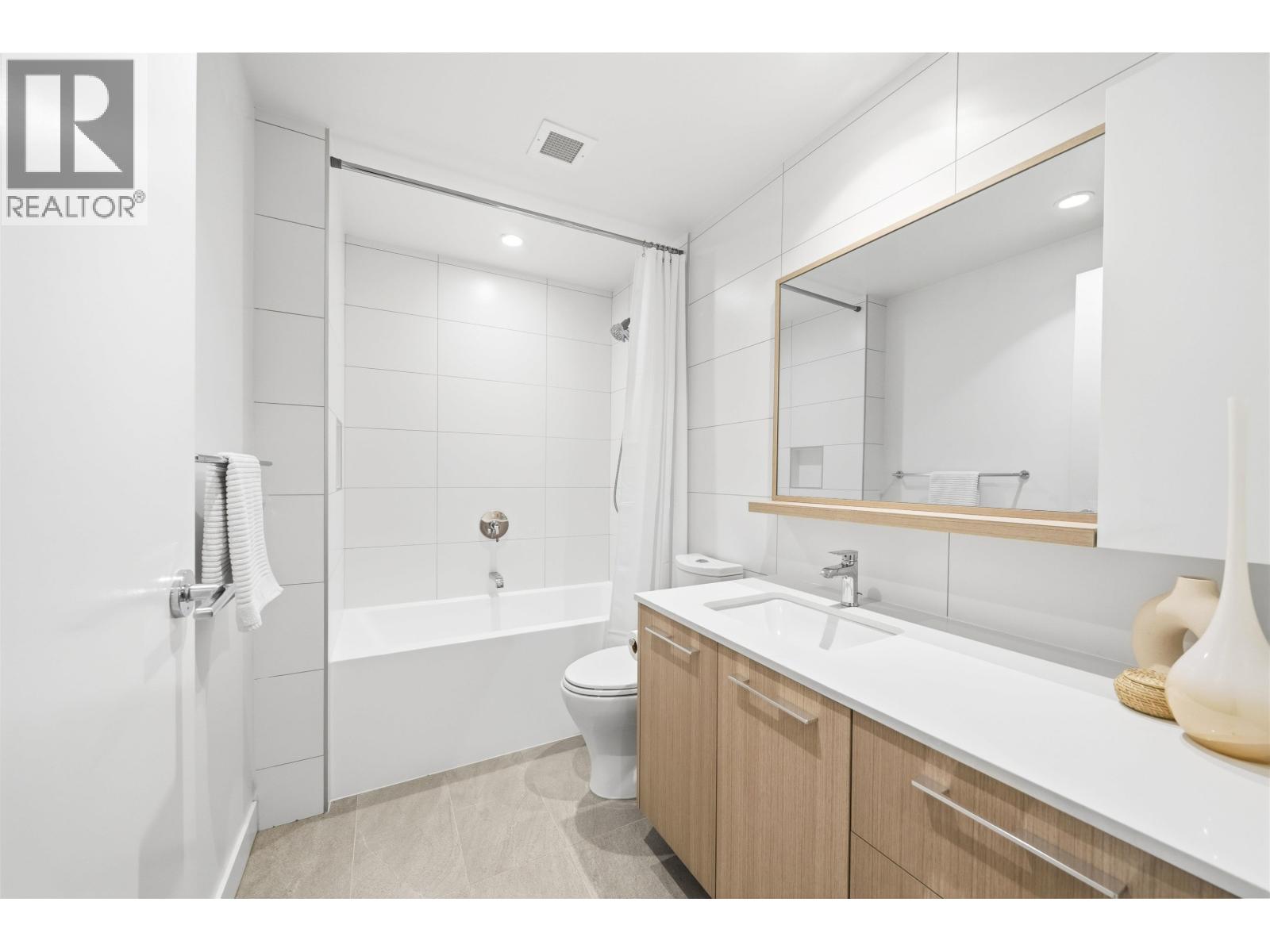 209 9888 UNIVERSITY CRESCENT, Burnaby