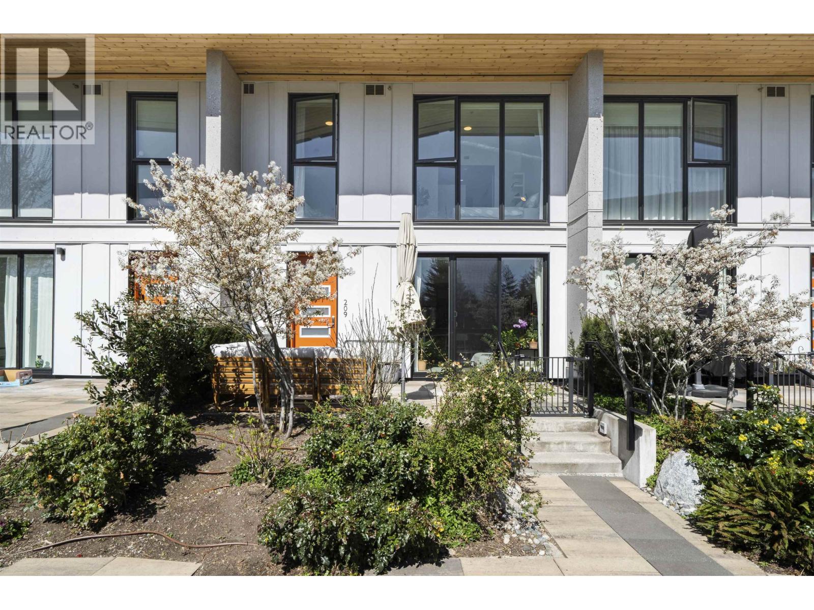 209 9888 UNIVERSITY CRESCENT, Burnaby