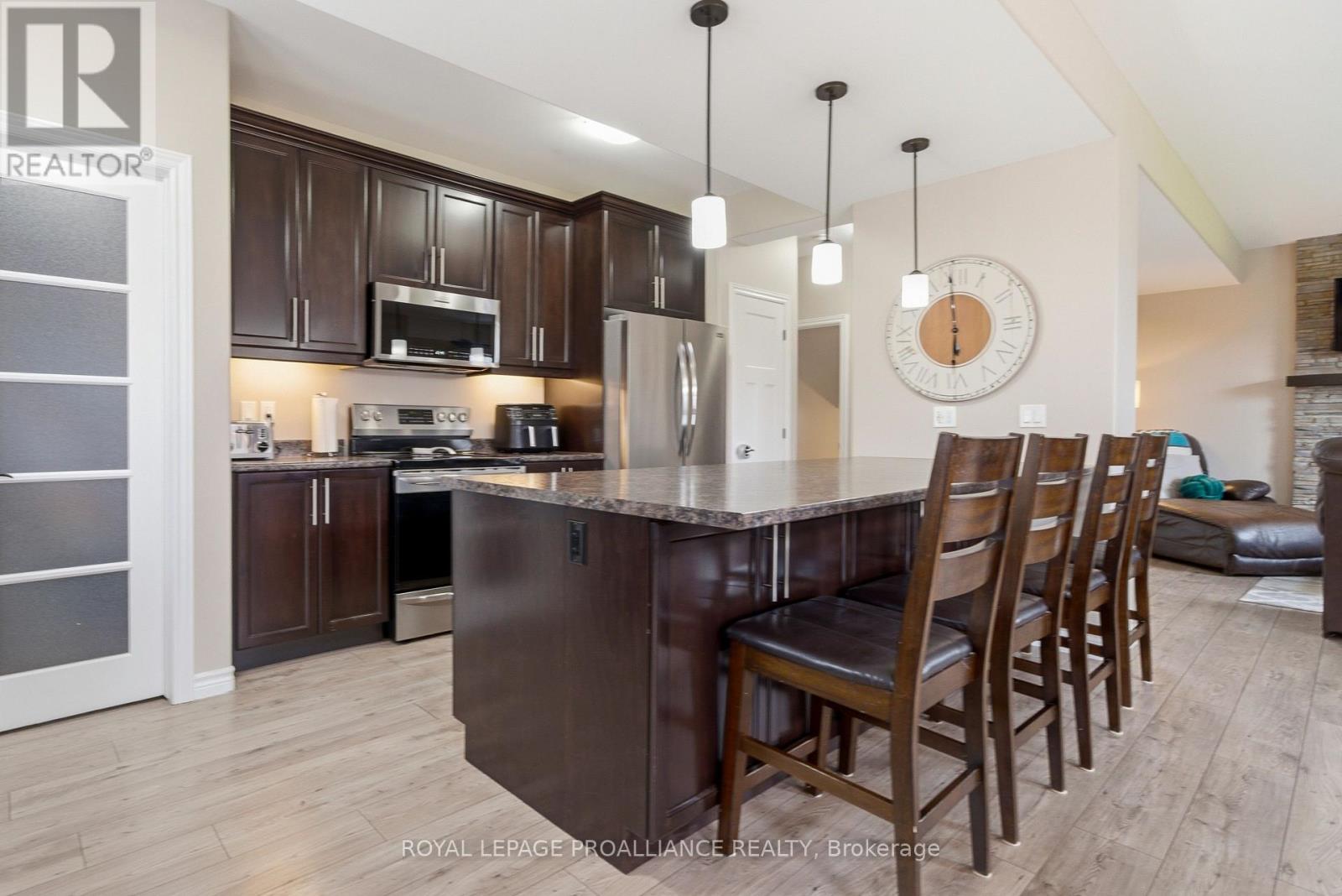 38 REDWOOD DRIVE - 11