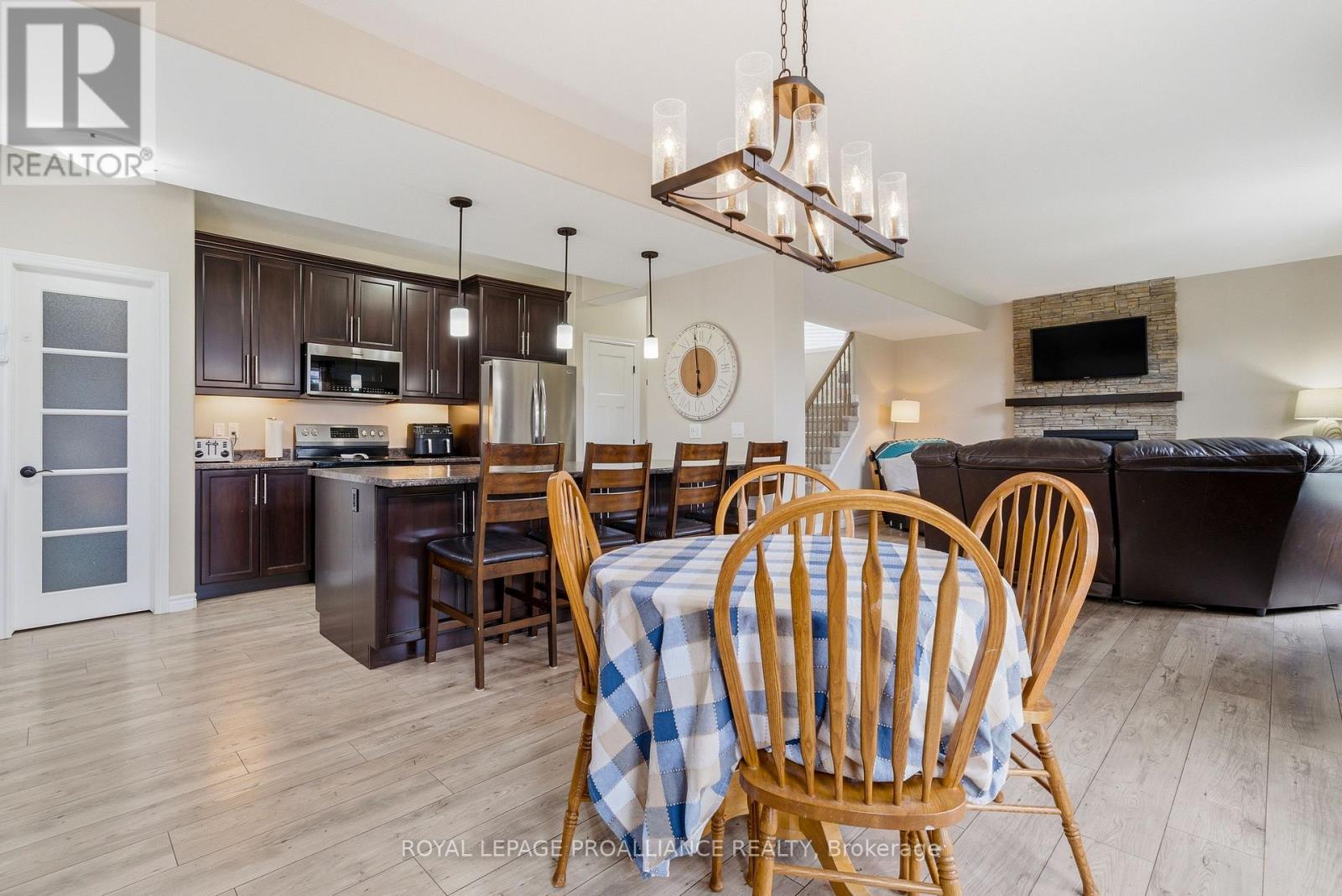38 REDWOOD DRIVE - 13
