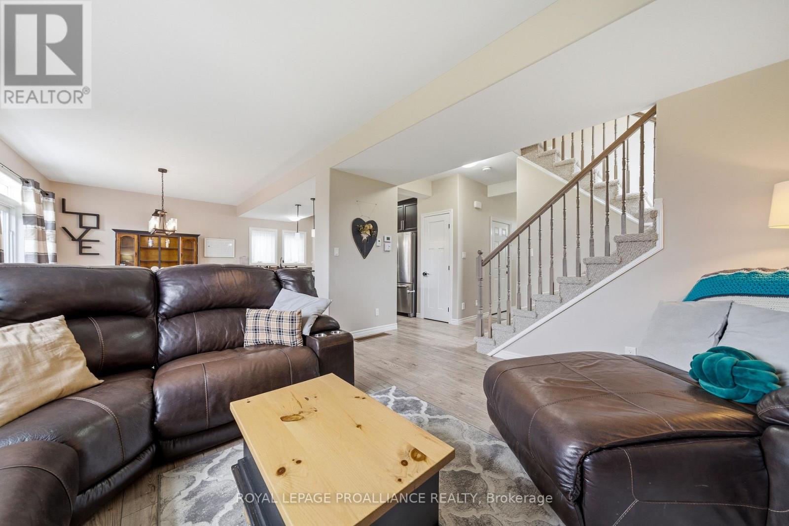 38 REDWOOD DRIVE - 15
