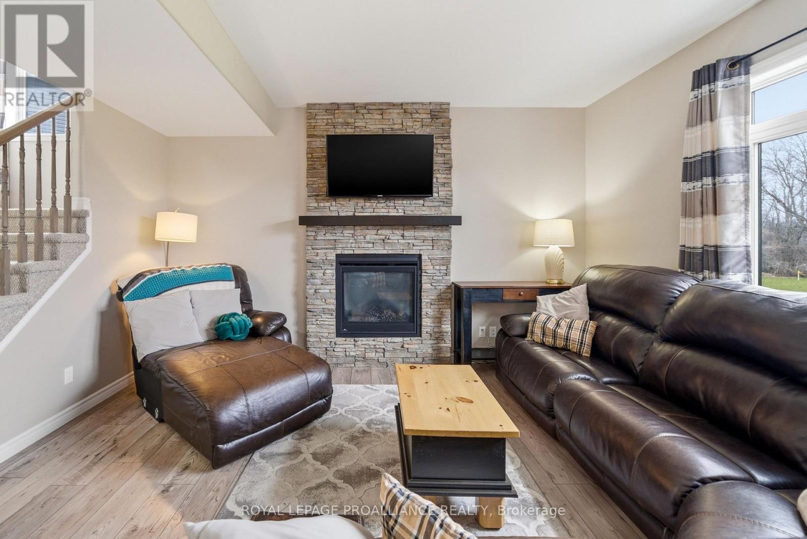 38 REDWOOD DRIVE - 16