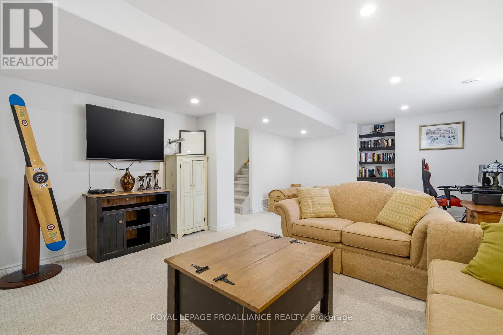 38 REDWOOD DRIVE - 33