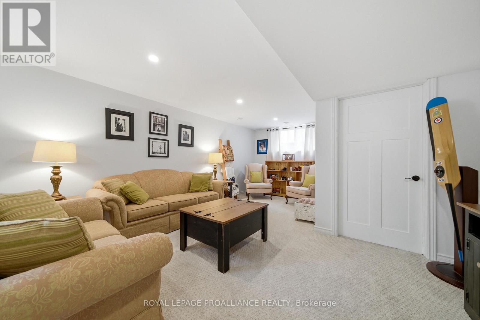 38 REDWOOD DRIVE - 34